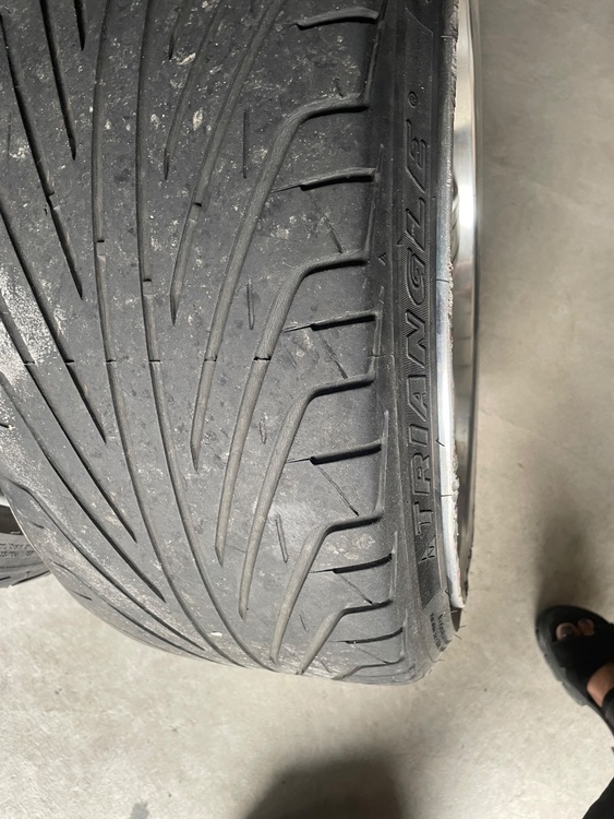 タイヤ（カー用品）の商品画像 - 査定依頼日：2025年9月8日 - 最高査定価格：35,500円