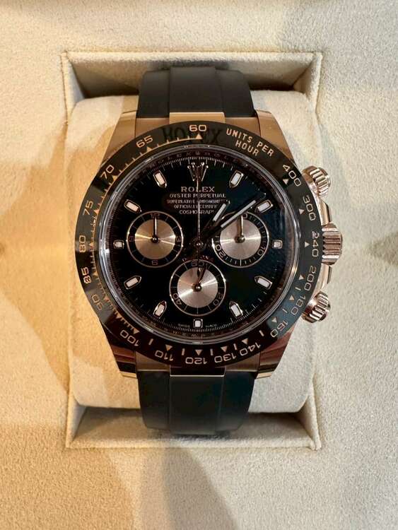ロレックス コスモグラフ デイトナ ブラック × ピンク（高級時計）の商品画像 - 査定依頼日：2025年4月27日 - 最高査定価格：5,050,000円
