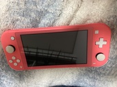 Switchライトコーラルピンク（ゲーム機本体・ゲームソフト）の商品画像 - 査定依頼日：2026年10月15日 - 最高査定価格：9,000円