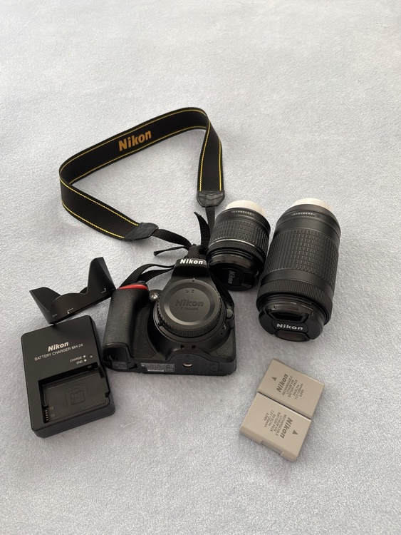d5600 18-55VR+70-300VR kit（カメラ）の商品画像 - 査定依頼日：2026年5月18日 - 最高査定価格：55,000円