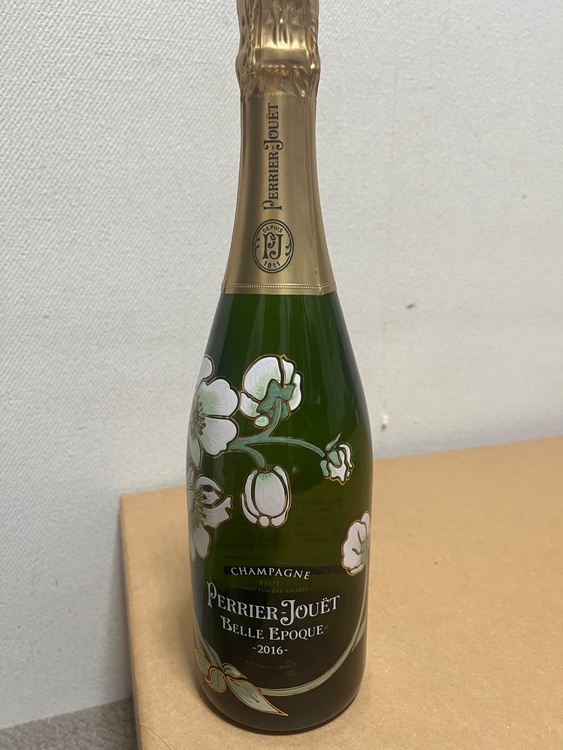 シャンパン ペリエ・ジュエ （お酒）の商品画像 - 査定依頼日：2026年4月11日 - 最高査定価格：22,000円