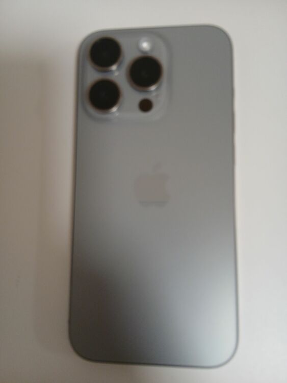 128GB ナチュラルチタニウム（スマホ）の商品画像 - 査定依頼日：2025年8月27日 - 最高査定価格：100,000円