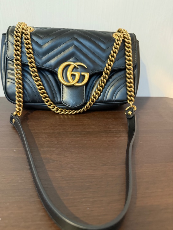 GUCCI GGマーモント ミディアム ショルダーバッグ（マトラッセレザー／ブラ（ブランドバッグ）の商品画像 - 査定依頼日：2025年10月7日 - 最高査定価格：160,000円