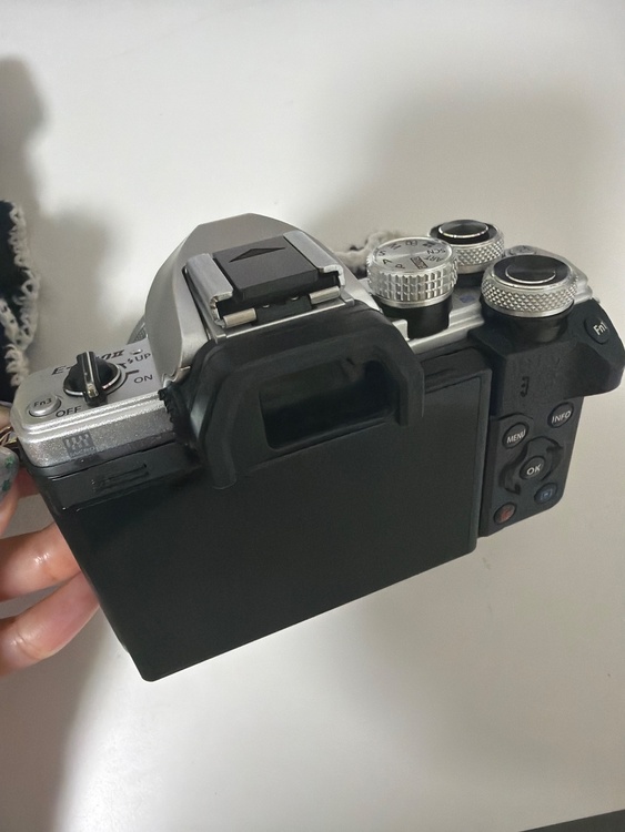 om-d e-m10II（カメラ）の商品画像 - 査定依頼日：2026年6月25日 - 最高査定価格：21,100円