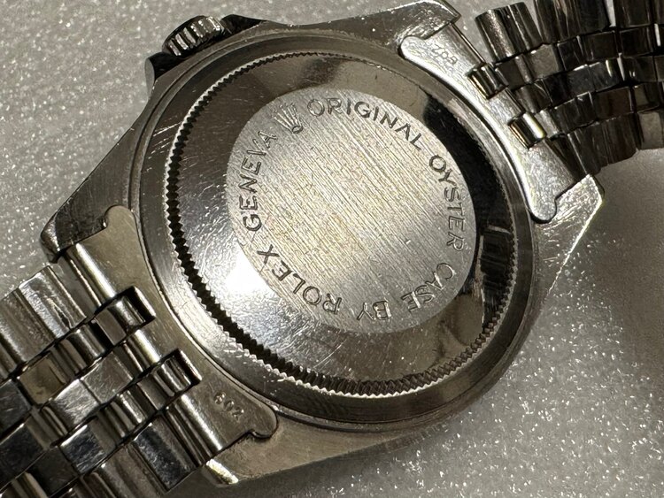 チューダー サブマリーナー 75090 ブラック ステンレススチール（高級時計）の商品画像 - 査定依頼日：2025年1月22日 - 最高査定価格：500,000円