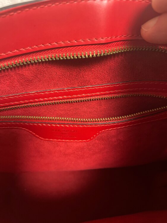 エピ　（ブランドバッグ）の商品画像 - 査定依頼日：2025年4月16日 - 最高査定価格：30,000円