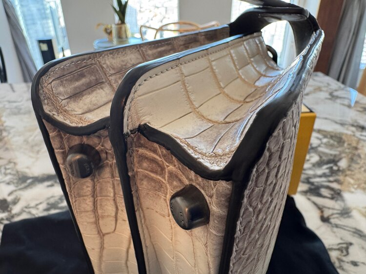 FENDI PEEKABOO ISEEU XCROSS Small クロコダイル（ブランドバッグ）の商品画像 - 査定依頼日：2025年4月15日 - 最高査定価格：550,000円