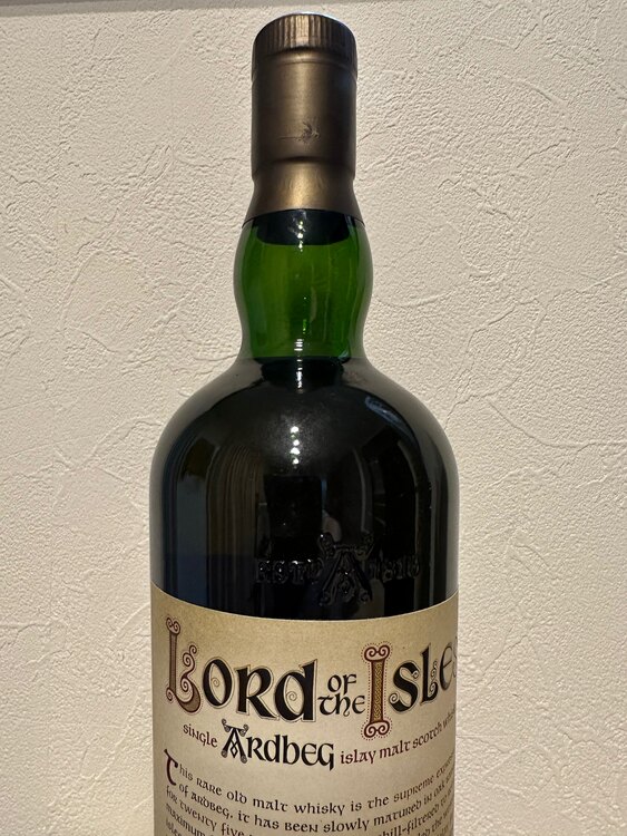 アードベッグ25年ロード・オブ・ジ・アイルズ46%（お酒）の商品画像 - 査定依頼日：2025年4月6日 - 最高査定価格：170,000円