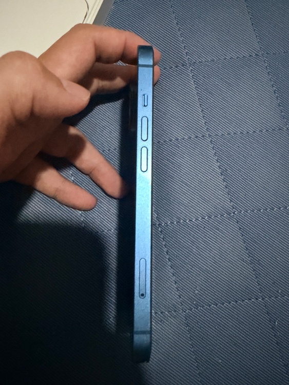 iPhone iPhone 13 128GB au（スマホ）の商品画像 - 査定依頼日：2026年9月22日 - 最高査定価格：35,500円