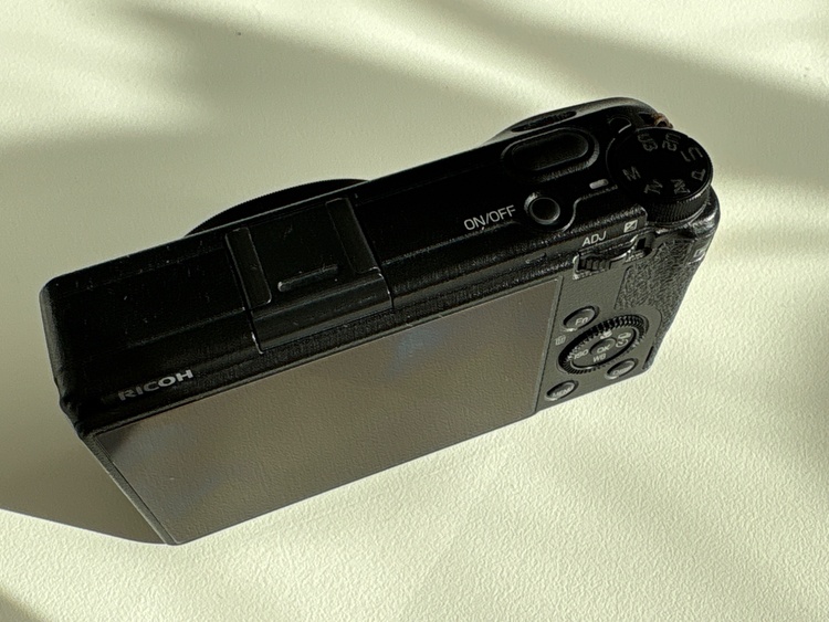 RICOH GRⅢ（カメラ）の商品画像 - 査定依頼日：2026年1月13日 - 最高査定価格：105,000円