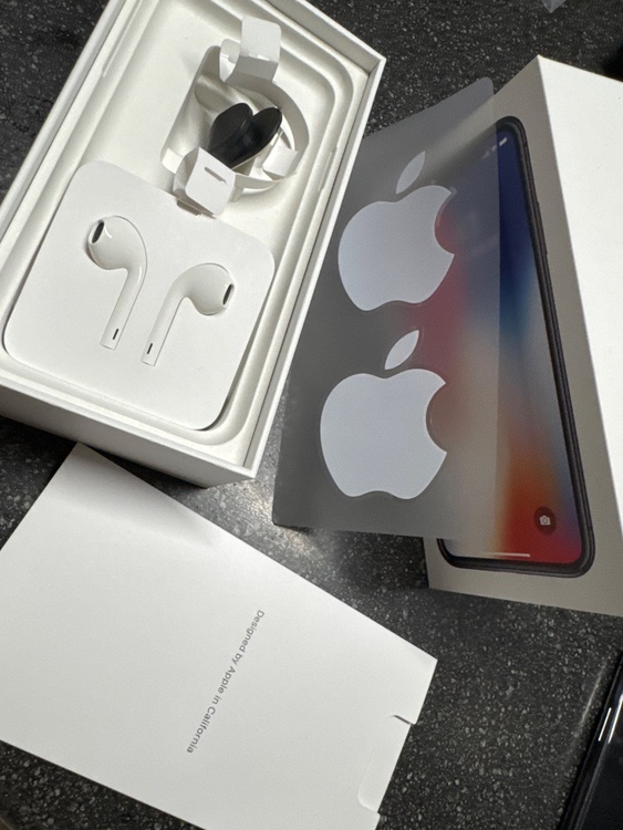 iPhoneX 256GB docomo（スマホ）の商品画像 - 査定依頼日：2026年1月25日 - 最高査定価格：14,000円