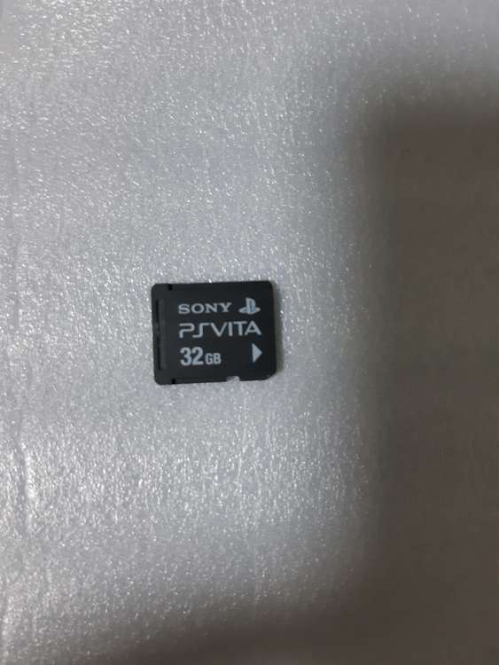 PlayStation vita メモリーカード32GB（ゲーム機本体・ゲームソフト）の商品画像 - 査定依頼日：2023年2月11日 - 最高査定価格：1,800円