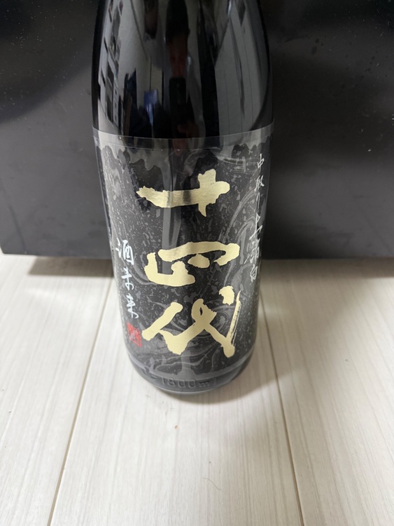 十四代 純米大吟醸 中取り 上諸白 酒未来 1800ml 2026（お酒）の商品画像 - 査定依頼日：2026年8月29日 - 最高査定価格：40,000円