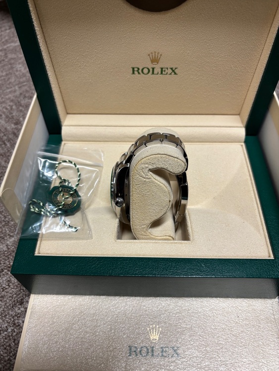 ロレックス ミルガウス 116400GVZぶり（高級時計）の商品画像 - 査定依頼日：2025年9月18日 - 最高査定価格：1,680,000円