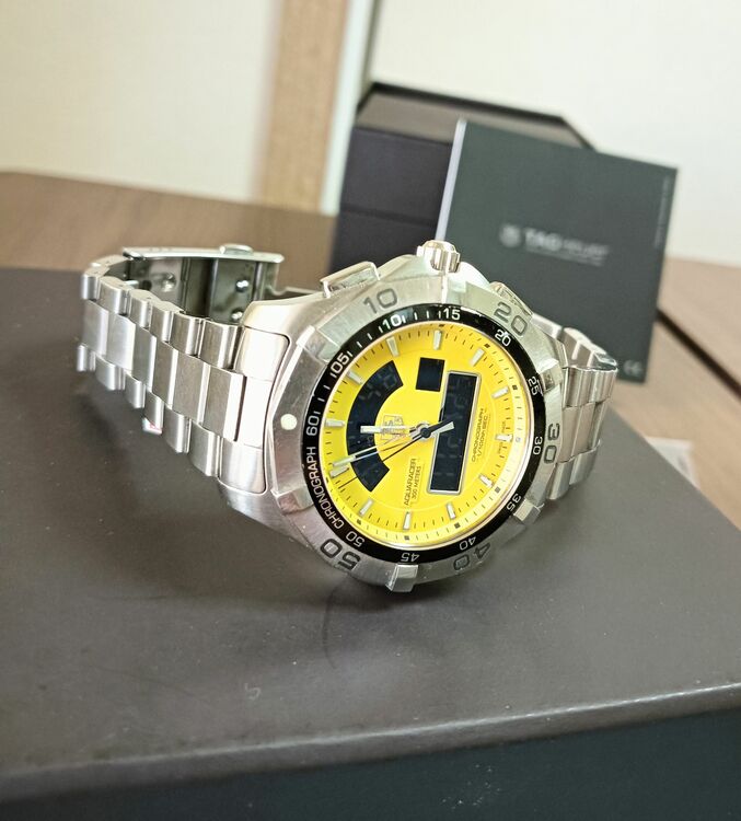 アクアレーサー　クロノタイマー　限定イエロー（高級時計）の商品画像 - 査定依頼日：2025年11月26日 - 最高査定価格：160,000円