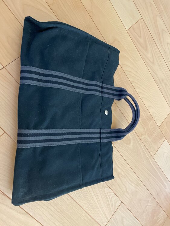 100755M（ブランドバッグ）の商品画像 - 査定依頼日：2025年2月16日 - 最高査定価格：15,000円