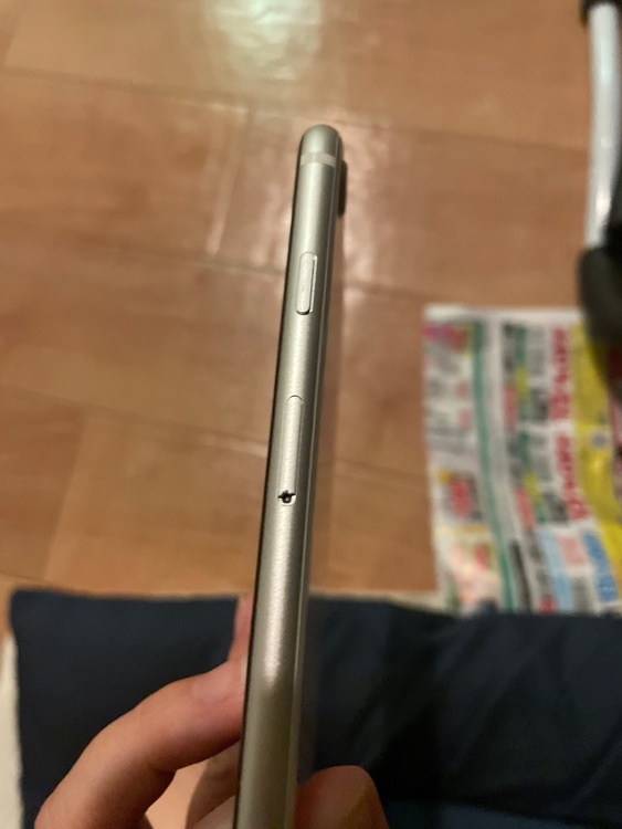 iPhone iPhone SE (第 2 世代) 64GB docomo（スマホ）の商品画像 - 査定依頼日：2026年9月3日 - 最高査定価格：3,500円