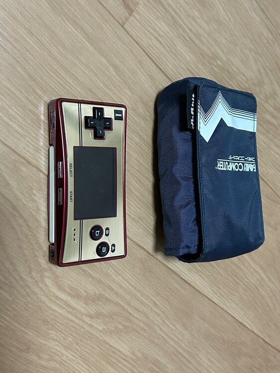 ゲームボーイ　micro（ゲーム機本体・ゲームソフト）の商品画像 - 査定依頼日：2025年5月6日 - 最高査定価格：14,000円