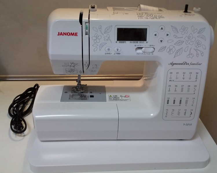 ジャノメミシン（ファミリア）Y-2015 （家電）の商品画像 - 査定依頼日：2022年1月22日 - 最高査定価格：5,500円