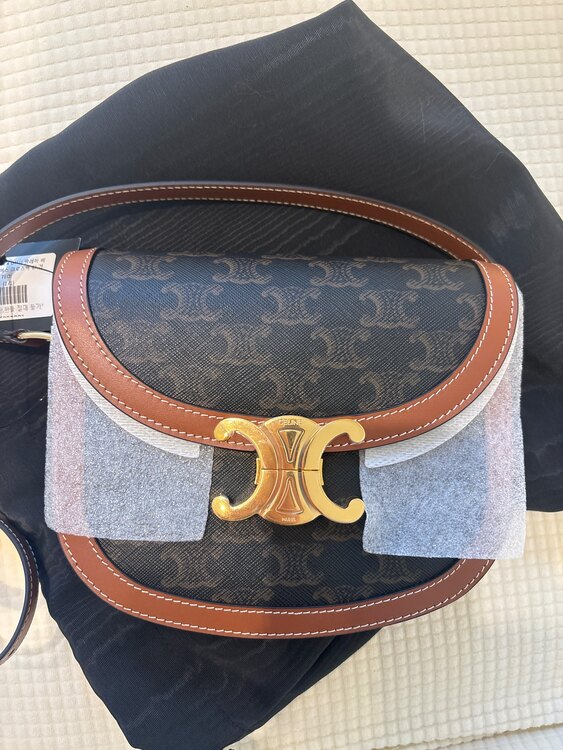 セリーヌ  （ブランドバッグ）の商品画像 - 査定依頼日：2025年4月16日 - 最高査定価格：250,000円