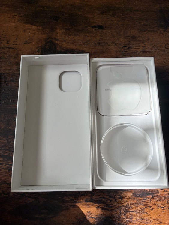 iPhone14レッド（スマホ）の商品画像 - 査定依頼日：2025年11月16日 - 最高査定価格：44,000円