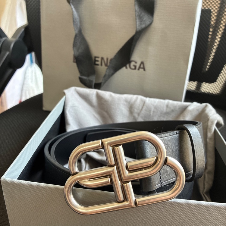 バレンシアガ  （ブランドバッグ）の商品画像 - 査定依頼日：2025年6月8日 - 最高査定価格：40,000円