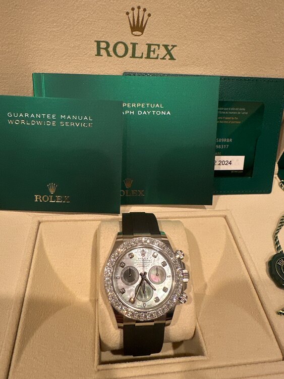 ロレックス デイトナ 126589rbq（高級時計）の商品画像 - 査定依頼日：2025年2月5日 - 最高査定価格：11,200,000円