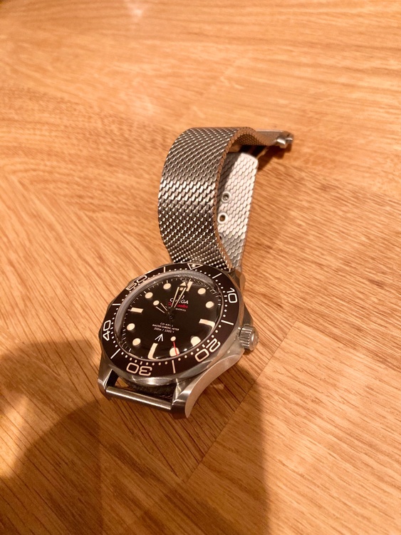 ダイバー300M 007エディション（高級時計）の商品画像 - 査定依頼日：2025年12月16日 - 最高査定価格：1,080,000円