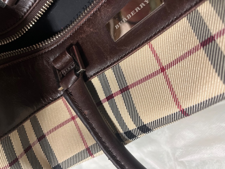 ハンドバッグ　レディース　ノバチェック　パピヨン　筒形（ブランドバッグ）の商品画像 - 査定依頼日：2026年5月25日 - 最高査定価格：5,000円