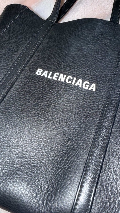 バレンシアガ  （ブランドバッグ）の商品画像 - 査定依頼日：2026年3月25日 - 最高査定価格：42,000円