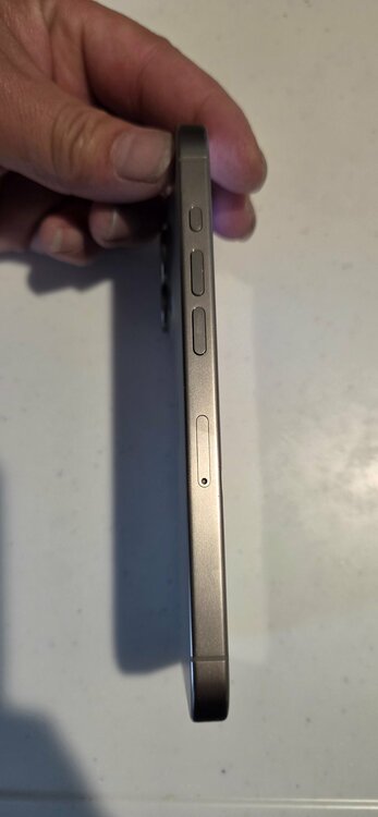 iPhone 15 Pro 128GB SIMフリー（スマホ）の商品画像 - 査定依頼日：2026年3月18日 - 最高査定価格：100,000円