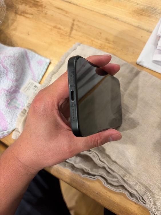 iPhone iPhone 15 256GB SIMフリー（スマホ）の商品画像 - 査定依頼日：2026年5月29日 - 最高査定価格：71,000円
