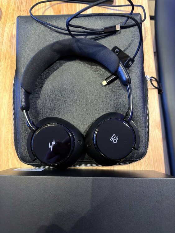 Beoplay H100 Fragmentエディション（オーディオ・スピーカー）の商品画像 - 査定依頼日：2026年9月21日 - 最高査定価格：200,000円