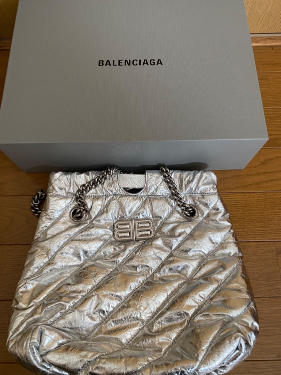 クラッシュ スモール トート 742942 210IW ショルダーバッグ（古着・ファッション）の商品画像 - 査定依頼日：2026年5月19日 - 最高査定価格：120,000円