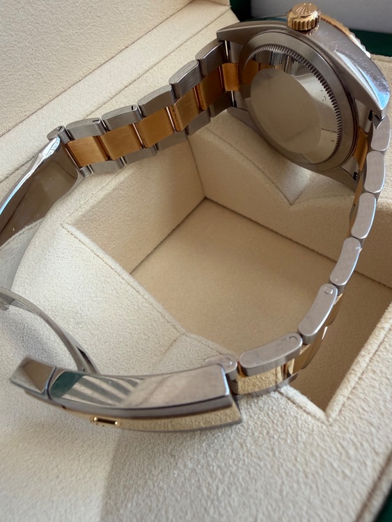 ロレックス スカイドゥエラー 32693（高級時計）の商品画像 - 査定依頼日：2025年11月24日 - 最高査定価格：2,750,000円