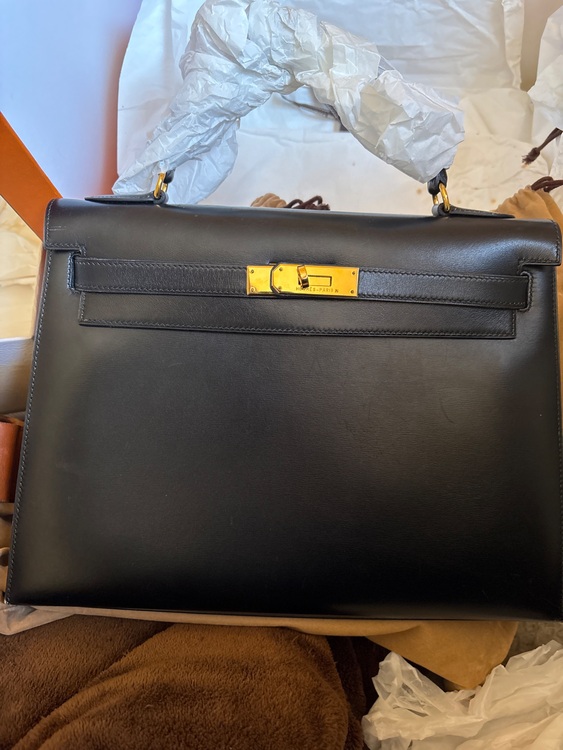 外縫い　ボックスカーフ　金金具　35（ブランドバッグ）の商品画像 - 査定依頼日：2025年11月24日 - 最高査定価格：1,350,000円