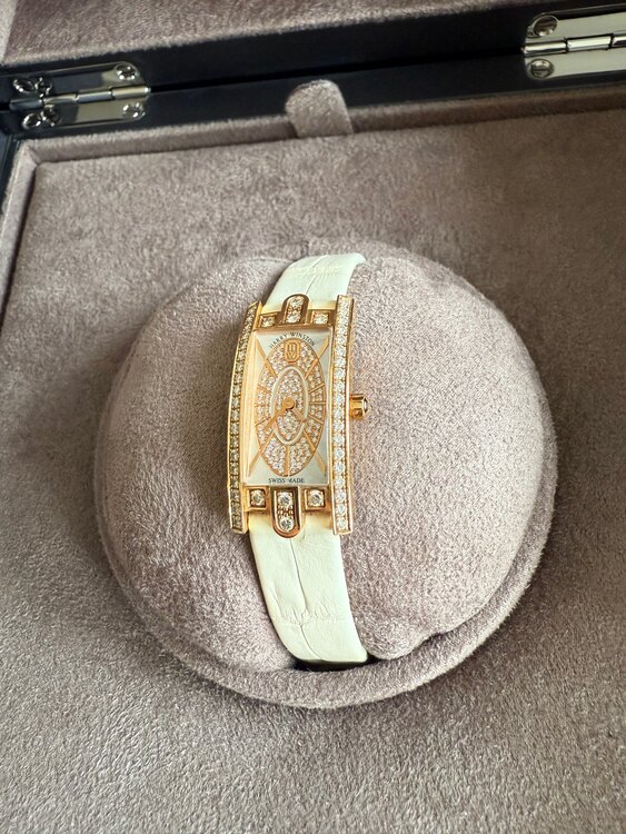 ハリーウィンストン AVCQHM16RR045 （高級時計）の商品画像 - 査定依頼日：2025年5月17日 - 最高査定価格：1,000,000円