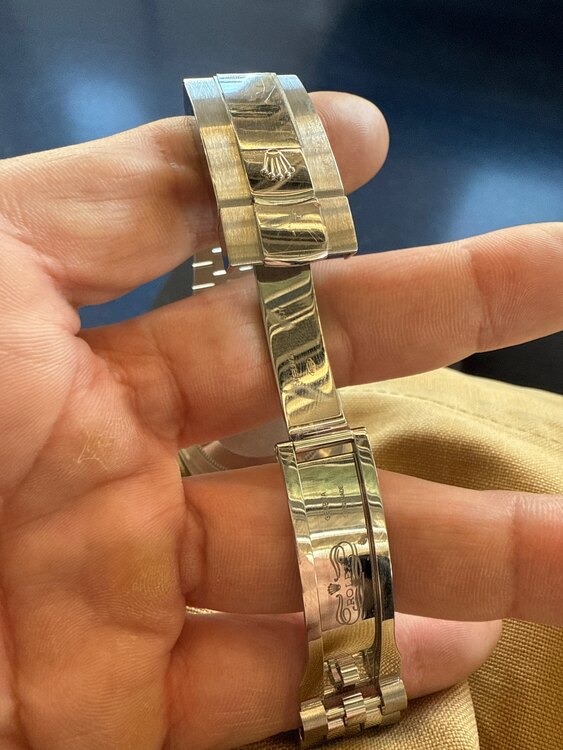 ロレックス スカイドゥエラー 32693（高級時計）の商品画像 - 査定依頼日：2024年12月14日 - 最高査定価格：3,300,000円