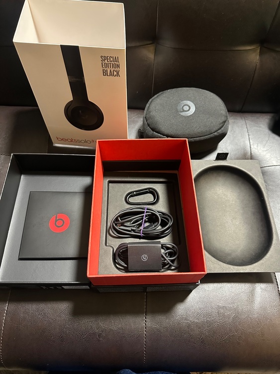 Beats Solo3 wireless（オーディオ・スピーカー）の商品画像 - 査定依頼日：2025年11月16日 - 最高査定価格：5,000円