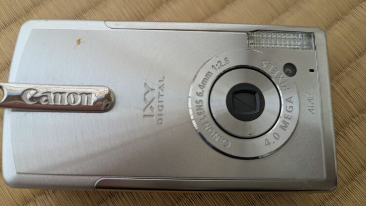 デジカメ（カメラ）の商品画像 - 査定依頼日：2025年10月31日 - 最高査定価格：3,000円