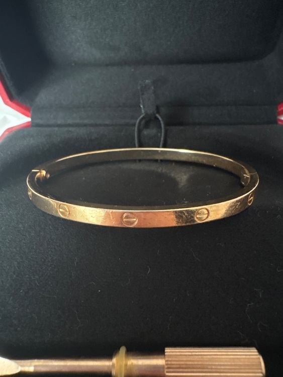 CartierラブブレスFLJ878（金・貴金属）の商品画像 - 査定依頼日：2025年11月5日 - 最高査定価格：415,000円