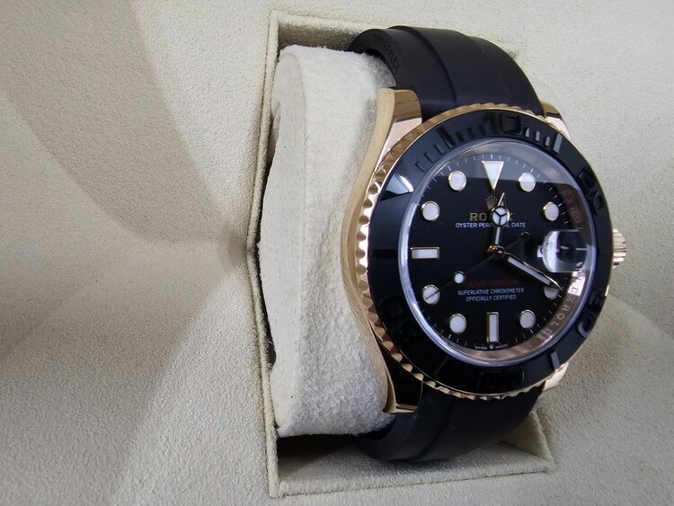 ヨットマスター40（高級時計）の商品画像 - 査定依頼日：2025年10月2日 - 最高査定価格：4,400,000円