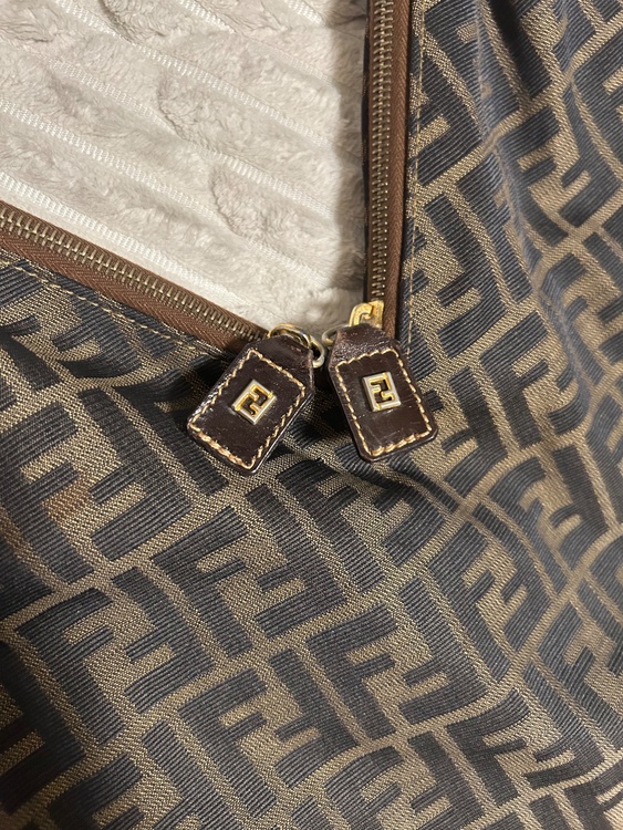 ズッカ ワンショルダーバッグ V字ファスナー（ブランドバッグ）の商品画像 - 査定依頼日：2026年1月26日 - 最高査定価格：60,000円