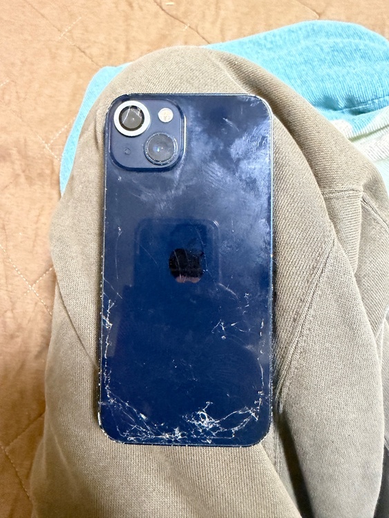 iPhone iPhone 15 256GB au（スマホ）の商品画像 - 査定依頼日：2026年7月26日 - 最高査定価格：44,000円