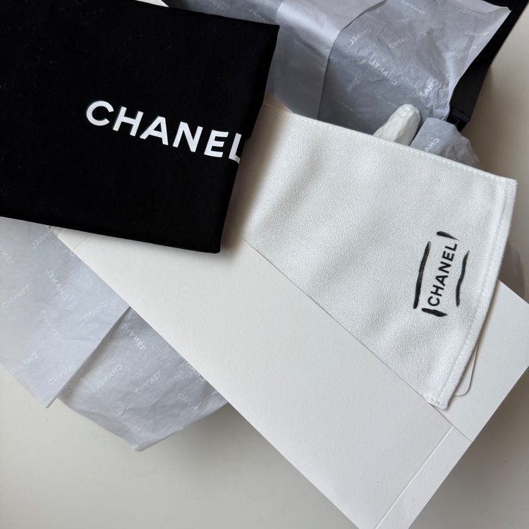 ミニ クラシック ハンドバッグ（ブランドバッグ）の商品画像 - 査定依頼日：2025年8月2日 - 最高査定価格：800,000円