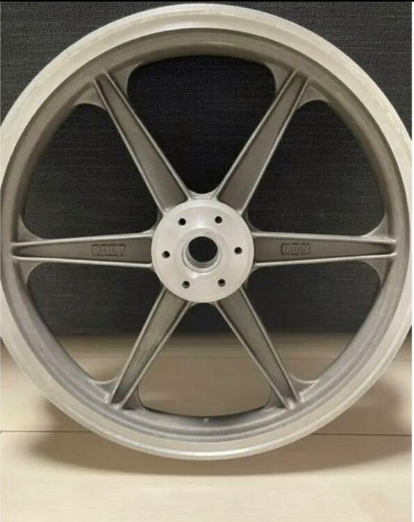 スズキ　GS400用　後期型　BEETキャストホイール 前後18インチ（バイク用品）の商品画像 - 査定依頼日：2025年3月16日 - 最高査定価格：40,000円