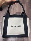 バレンシアガネイビーカバス