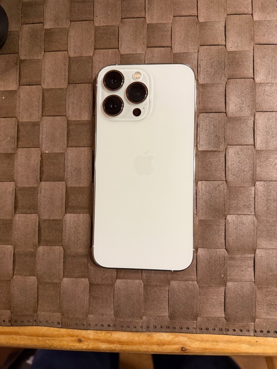 iPhone13pro 128GB ホワイト（スマホ）の商品画像 - 査定依頼日：2026年4月1日 - 最高査定価格：47,000円