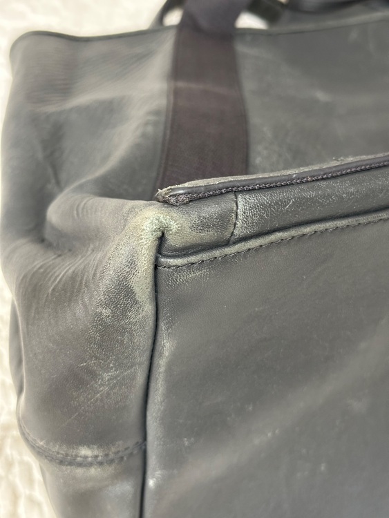 バレンシアガ ネイビーカバス Mサイズ（ブランドバッグ）の商品画像 - 査定依頼日：2025年12月2日 - 最高査定価格：25,000円