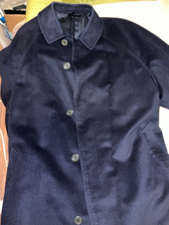 Giorgio Armani 100％カシミアオーバー（古着・ファッション）の商品画像 - 査定依頼日：2026年3月3日 - 最高査定価格：5,000円